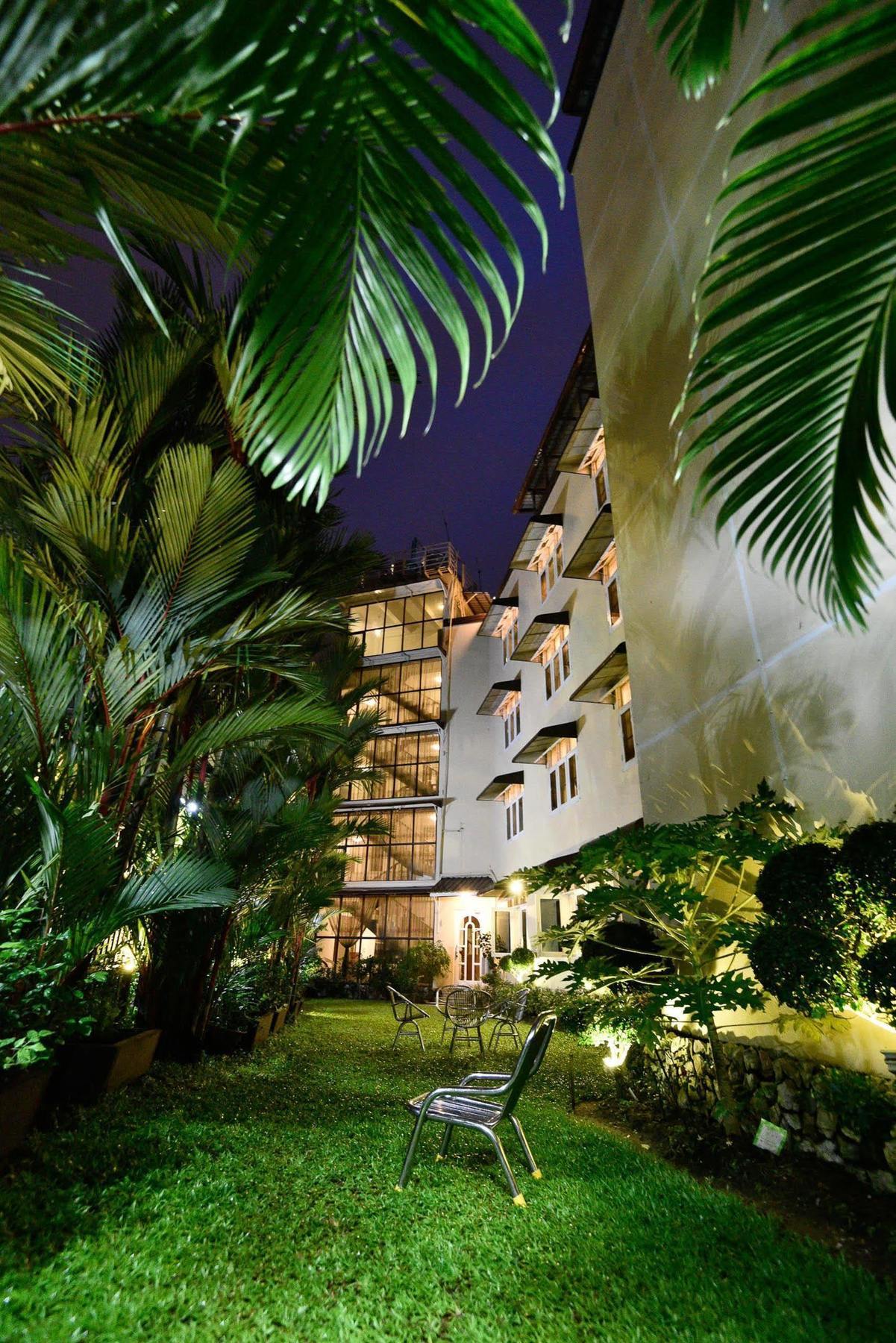 Winner Inn Yangon Ngoại thất bức ảnh